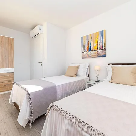 Appartement Amazing In With Kitchen Ražanj